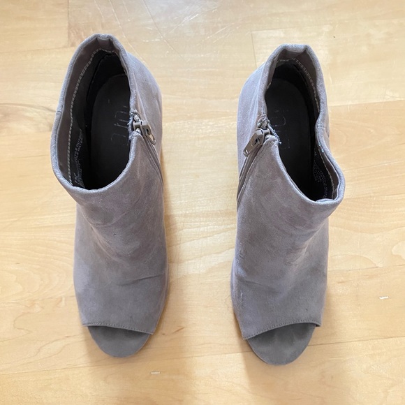 Brown/tan suede ankle booties - Picture 3 of 3